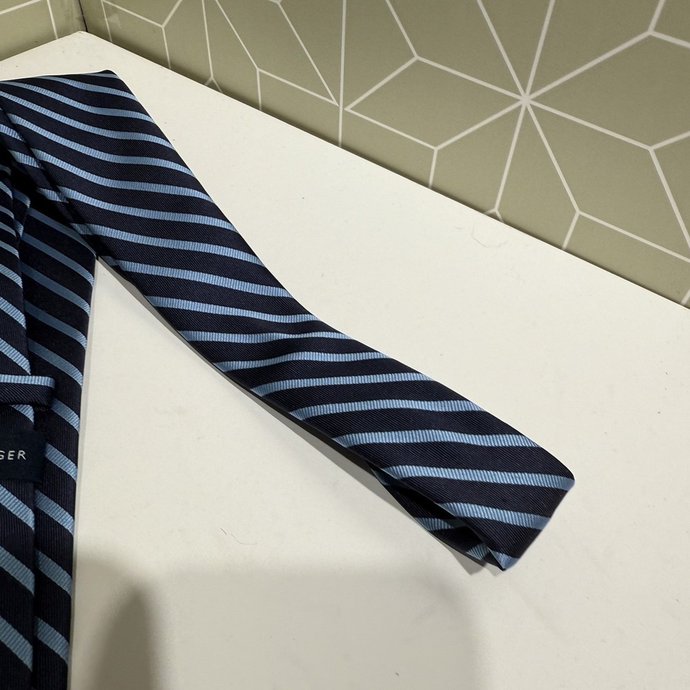 TOMMY HILFIGER MENS NEW NAVY‎ 100%SILK CLASSIC NECKTIE WIDTH:3 1/8" - Picture 9 of 9